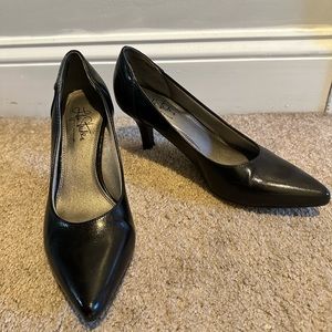 Lifestride Black Kitten Heels